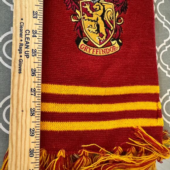 Harry Potter Gryffindor Scarf Embroidered Patch Winter Tassel Maroon Yellow - Picture 8 of 10